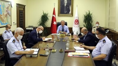 Bakan Akar'dan Doğu Akdeniz mesajı!