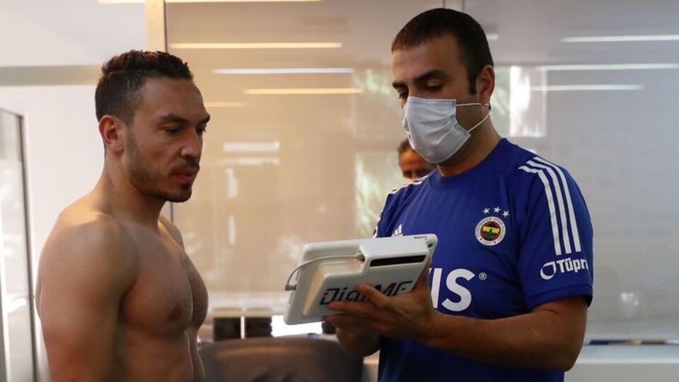 Fenerbahçeli futbolcular testten geçti