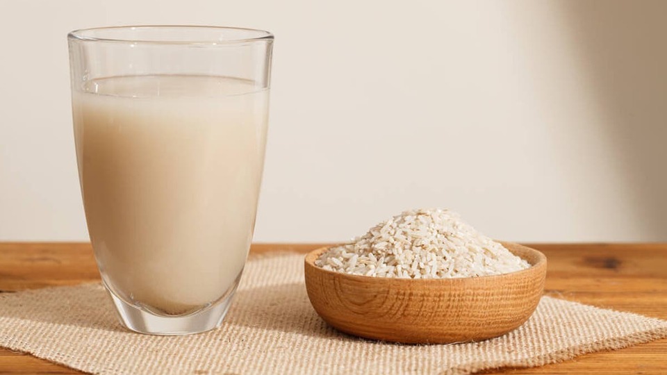 Pirinç suyu ile cilt beyazlatma uygulaması