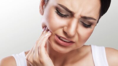 Diş eti hastalığı nedenleri ve ağrı sorunu