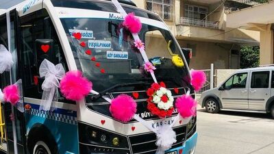Ekmek teknesi minibüsü gelin arabası yaptı