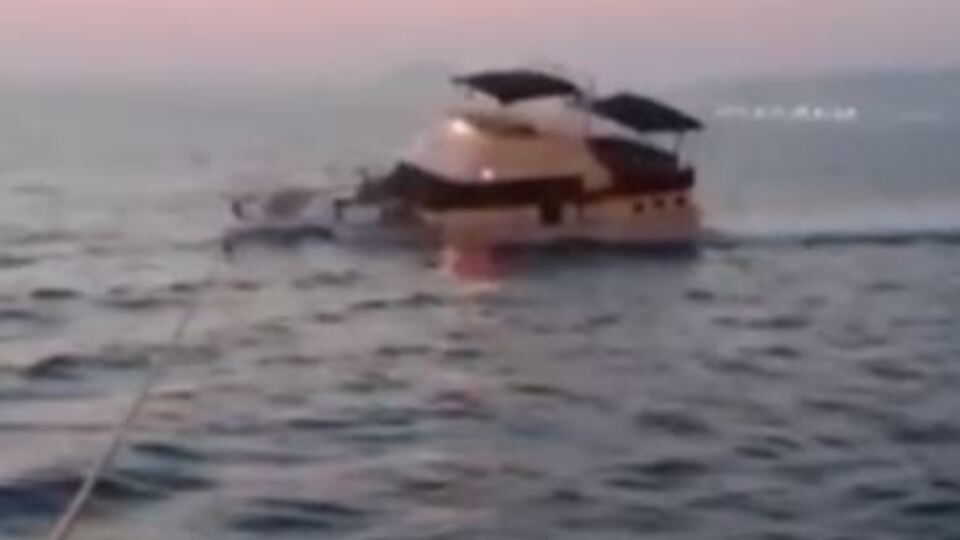 Yunan askeri sivil tekneyi böyle batırdı!