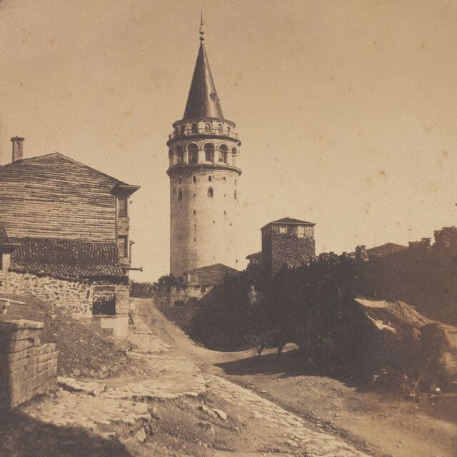 Yüzyıllardır kime âşık?
