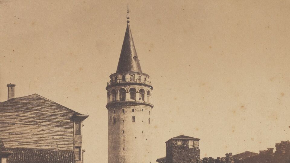 Yüzyıllardır kime âşık?