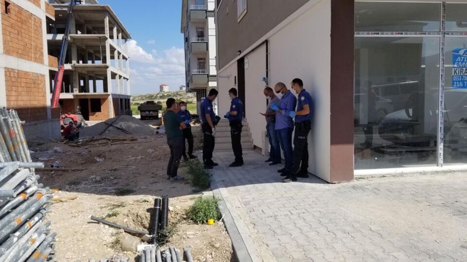 Erkek hemşire evinde ölü bulundu
