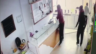 Kadın kılığında gelen dehşet kamerada!