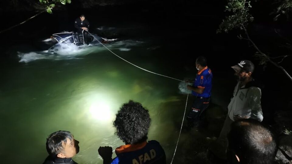 Kontrolden çıkan otomobil Munzur Çayı'na düştü: 1 ölü