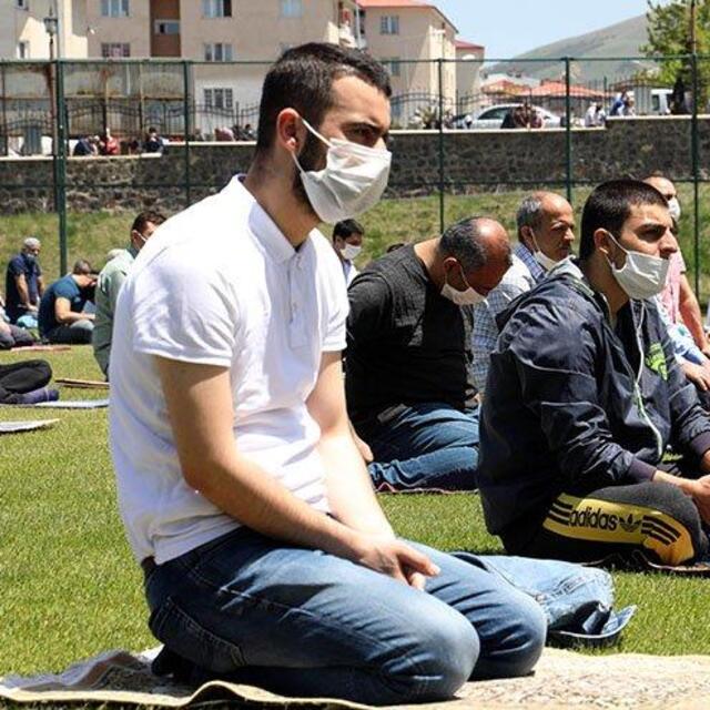 Ankara cuma saati kaçta?