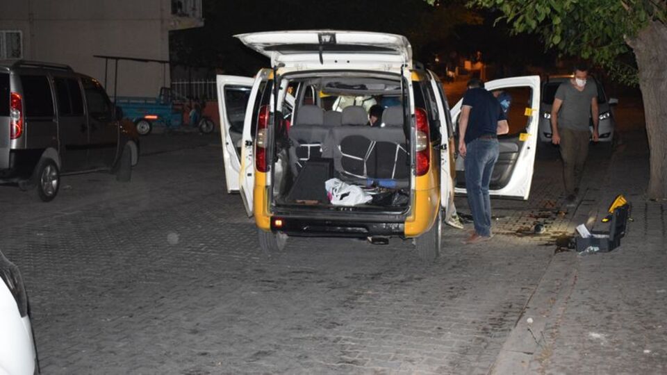 Eşini almaya gitti, dehşet saçtı!