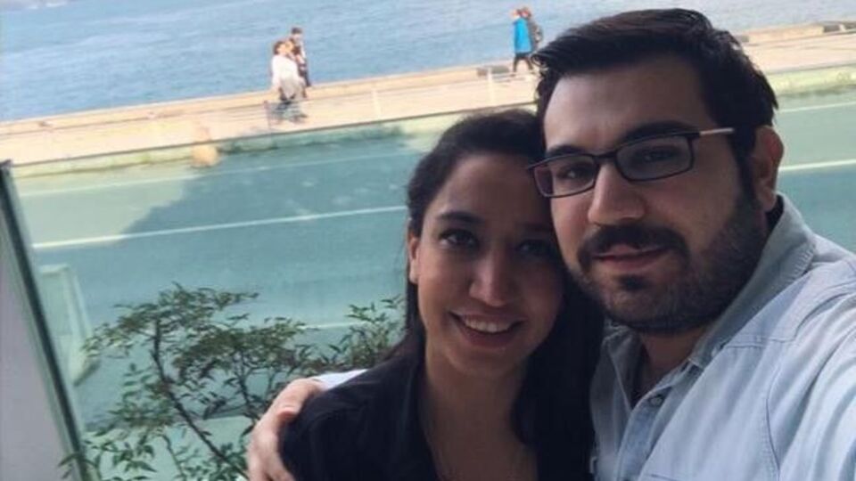 Düğün davetiyesi dağıtıyorlardı! Kahreden olay!