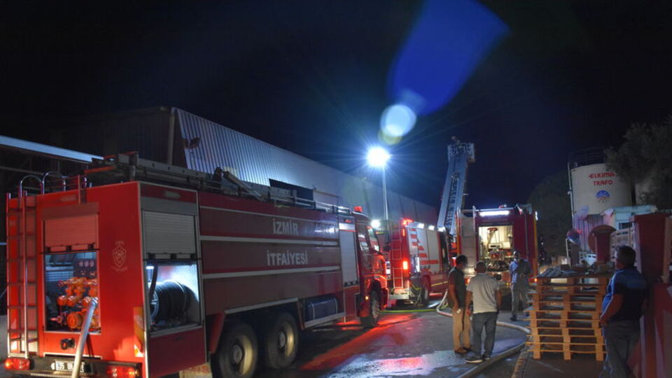 Otomotiv fabrikasında korkutan yangın