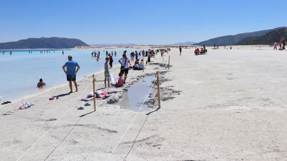 Salda'da 'şifa' diye derin çukurlar açıldı