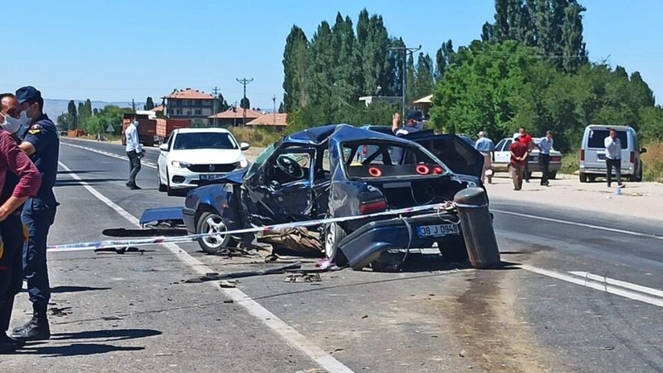 Feci kaza: 2 ölü, 2 yaralı