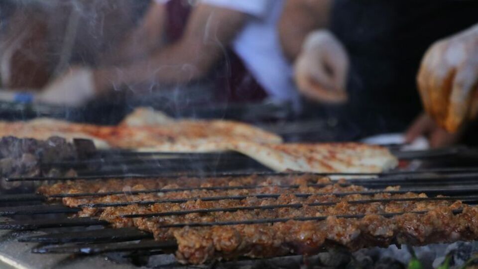 Adana kebabı nasıl yapılır?