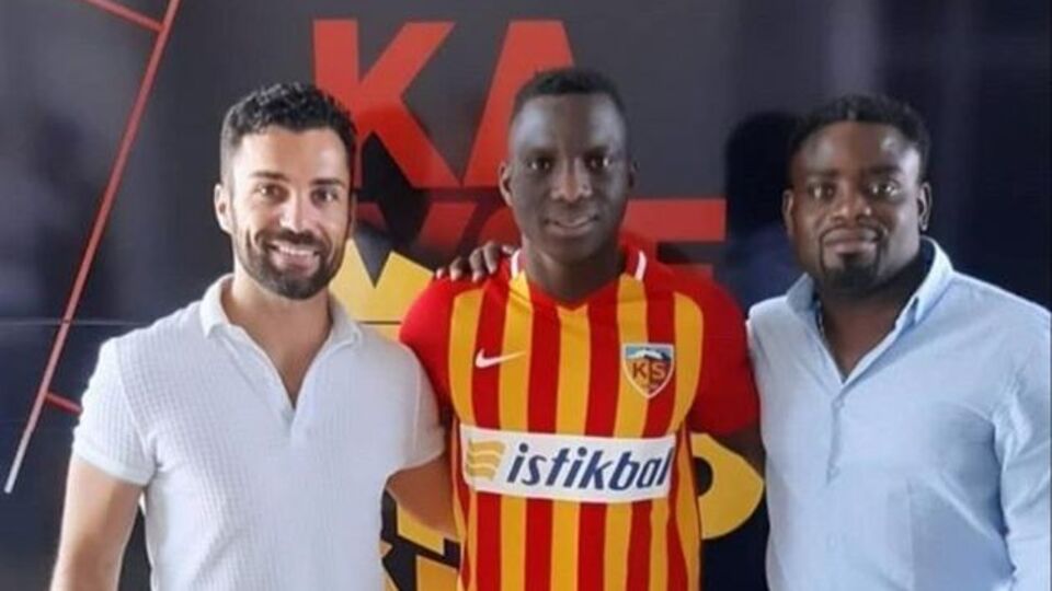 Yaw Ackah formayı giydi