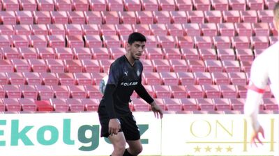 Cenk Özkacar, Fransa'ya uçtu!