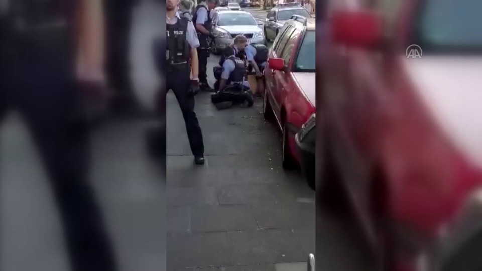 Almanya'da Türk gence "George Floyd" muamelesi