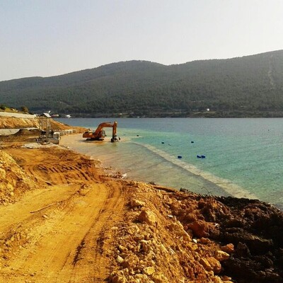 Bodrum'da kaçak yapılar denize kadar indi!