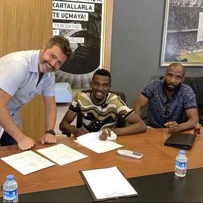 Mensah imzayı attı