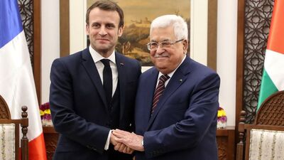Macron'dan Mahmud Abbas'a davet