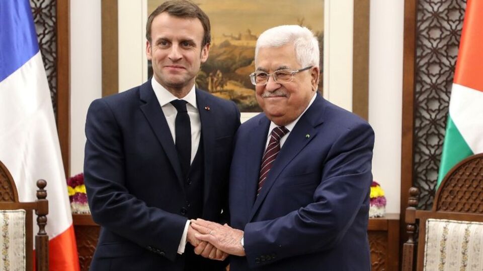 Macron'dan Mahmud Abbas'a davet