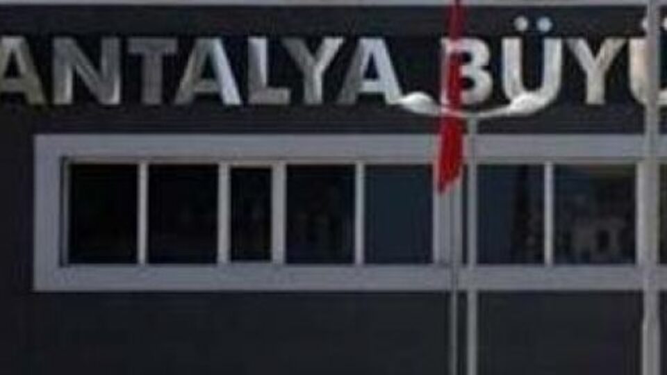 Antalya'da belediyeye girişler sınırlandırıldı