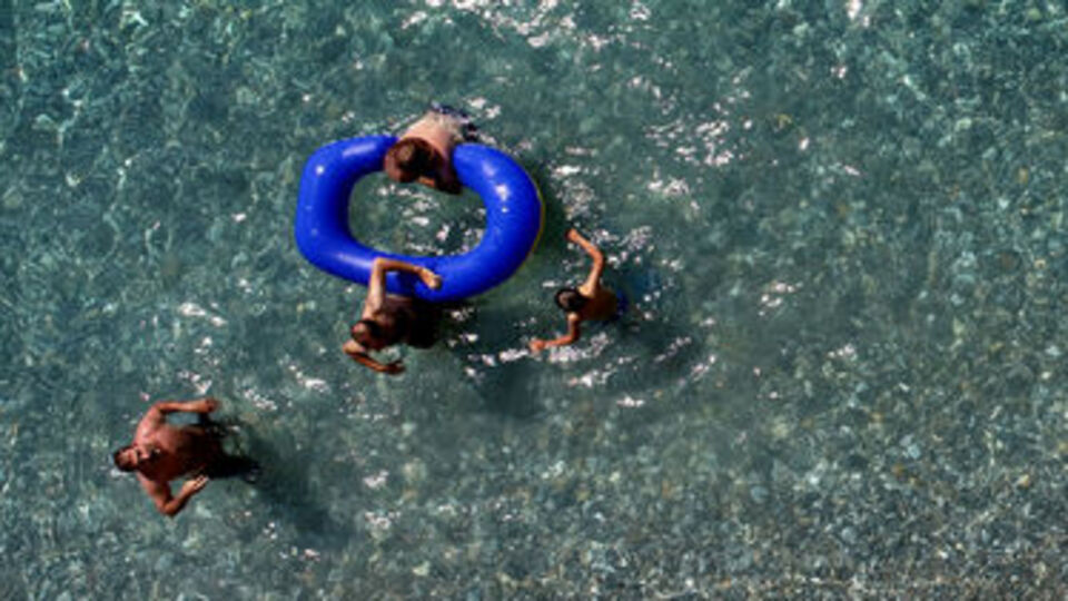 "Antalya ve İzmir'e gitmeye gerek kalmıyor" Tatilciler akın etti