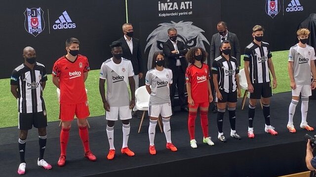 Beşiktaş formalarını tanıttı