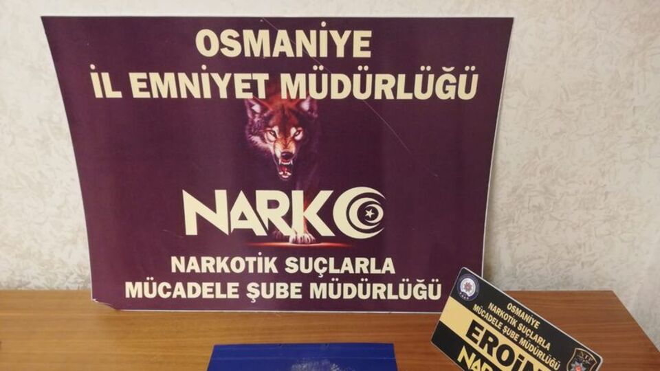 Otomobilin benzin deposundan 7 kilo esrar çıktı