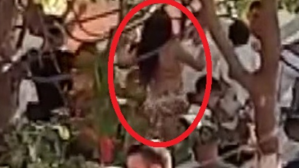 Salgını unutup dansözlü düğün yaptılar!