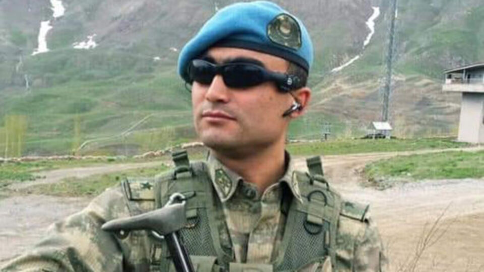 Otomobilin çarptığı özel harekat polisi hayatını kaybetti