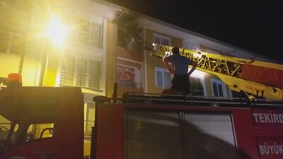 Patlayan buzdolabı mahalleyi sokağa döktü!