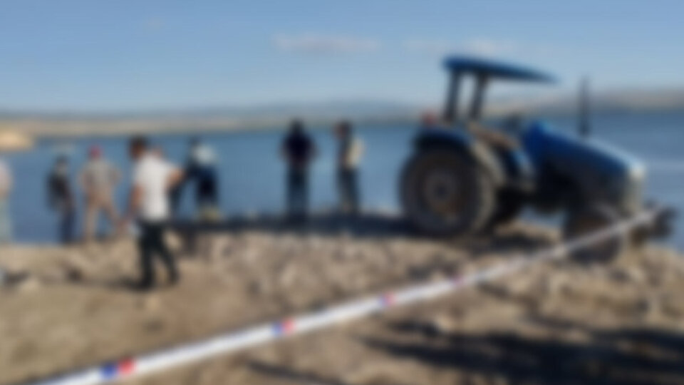 Oğlunu kurtarmak isteyen baba öldü
