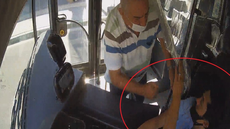Otobüs şoförü maske için uyarınca darbedildi!