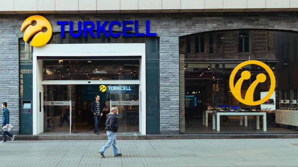 Turkcell'de hisse devrine BTK'den izin
