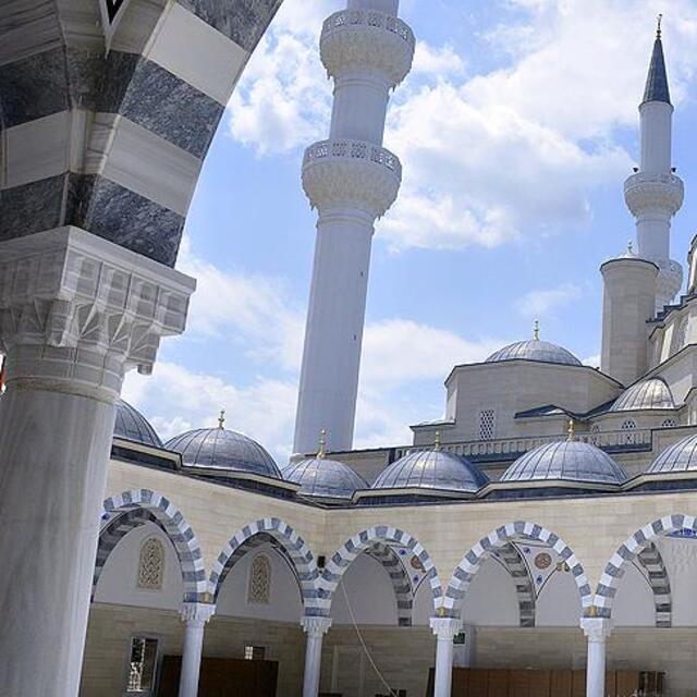 İstanbul Ankara İzmir akşam ezanı saat kaçta?