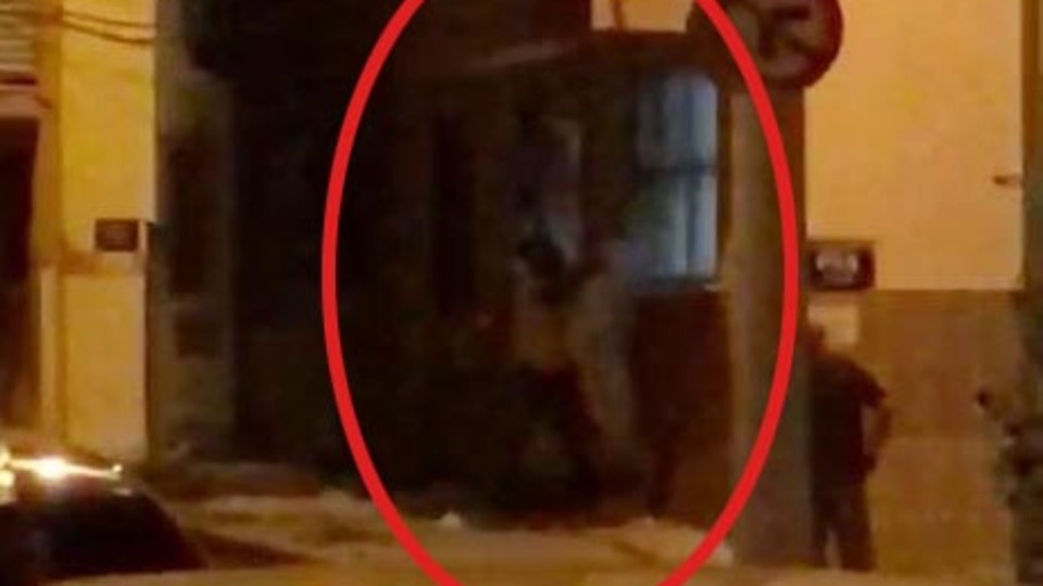 Boşandığı eşini bıçakla tehdit etti!