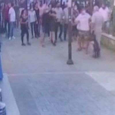 Kadınlara bıçak çekti! Karakola sığındı!