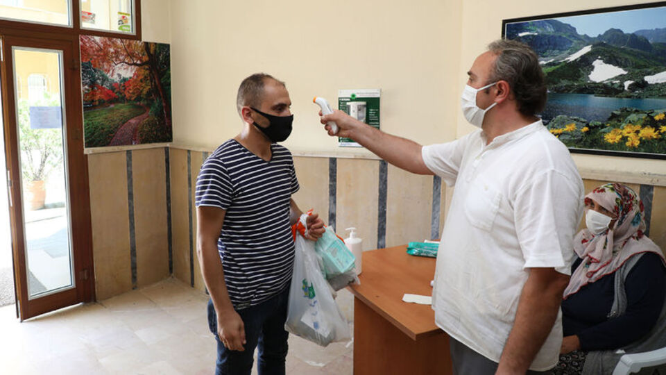 Apartman yöneticisi binayı karantinaya aldı!