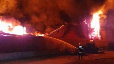 Geri dönüşüm fabrikasında dev yangın!