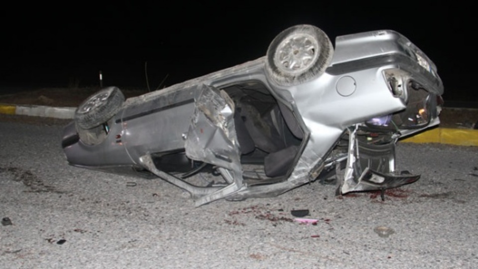 Kontrolden çıkan otomobil devrildi: 1 ölü, 4 yaralı