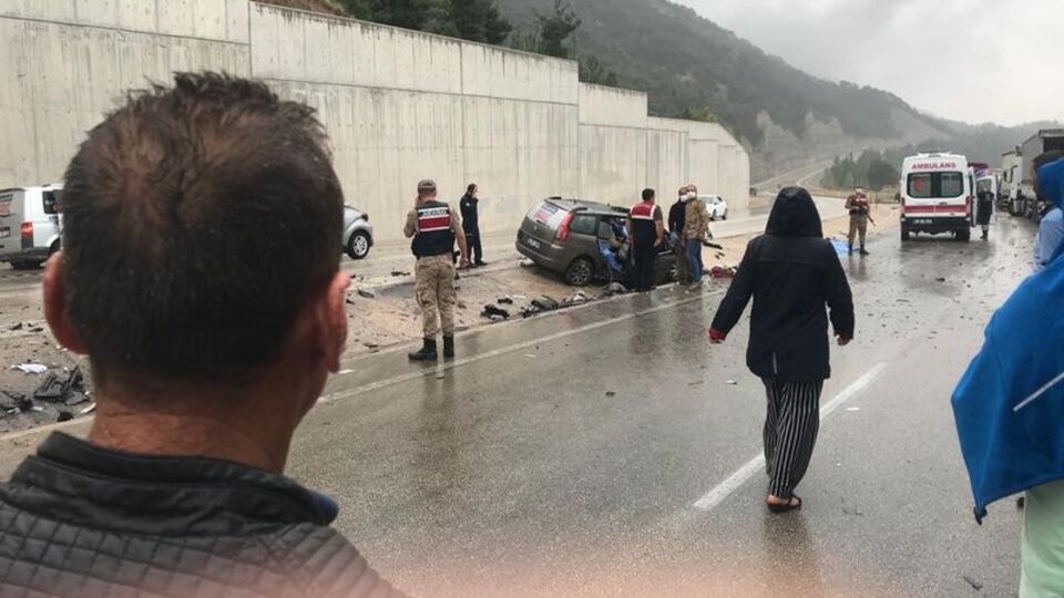 Feci kaza: 3 ölü, 4 yaralı!