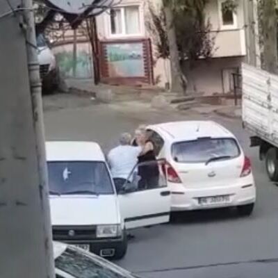 Kadın sürücüye vurunca misliyle karşılık aldı!