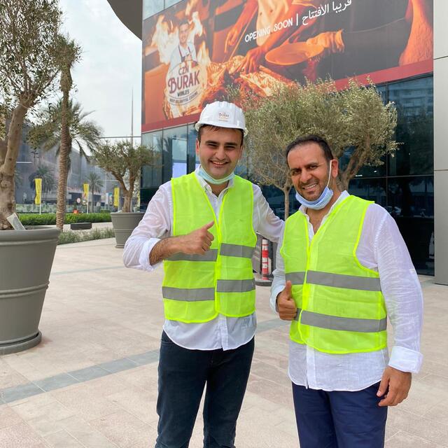 CZN Burak Dubai'de şube açıyor