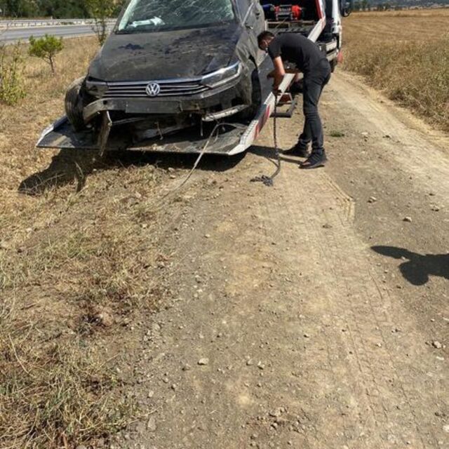 Otomobil takla attı: 4 koruma polisi yaralandı