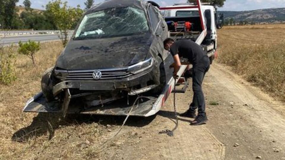 Otomobil takla attı: 4 koruma polisi yaralandı