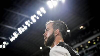 Barça'da Pjanic şoku! Kovid-19 oldu