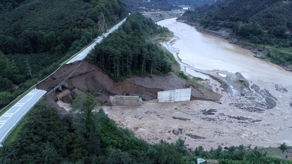 Giresun'da sel! Bakan Soylu acı haberi duyurdu