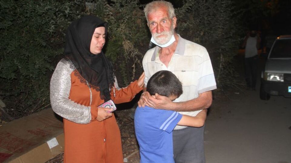 4 gün boyunca dut yiyip hayatta kaldı!