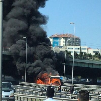 Metrobüste yangın